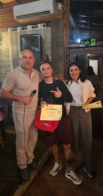 Петима ученици бяха отличени за своя доброволчески принос в провеждането на фестивала „На Хармана“ 2026 - ПГЕТ Захари Стоянов - Харманли
